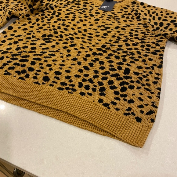 Animal Print Winter Sweater By Crown And Ivy Size M 100% Acrylic - Picture 4 of 8